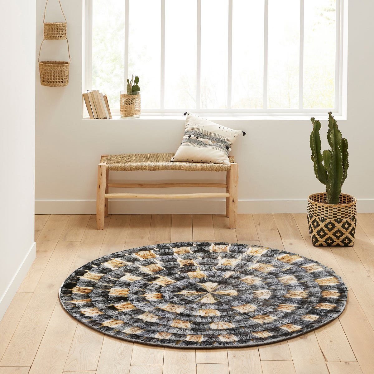 Black & Caramel Round Fur Rug